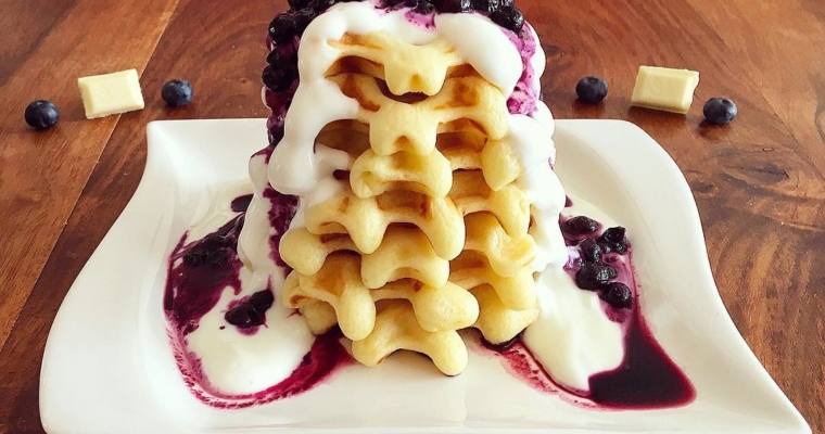 Weiße Schoki Vanille Blaubeer Waffeln