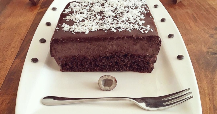 Dunkle Schokolade Pudding Kokosnuss Kuchen