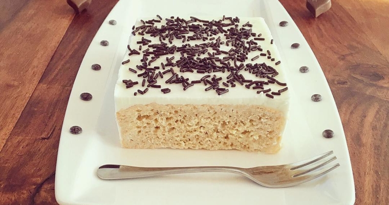 Weiße Schokoladen Schokostreusel Kuchen