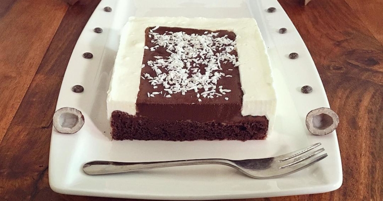 Dreifacher Schokokern Kokosnuss Kuchen