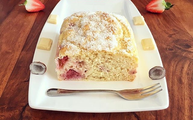 Weiße Schokoladen Erdbeer Kokosnuss Kuchen