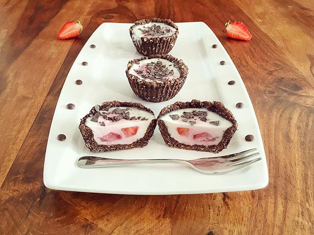 Doppel Schoko Erdbeer Brookie Cups